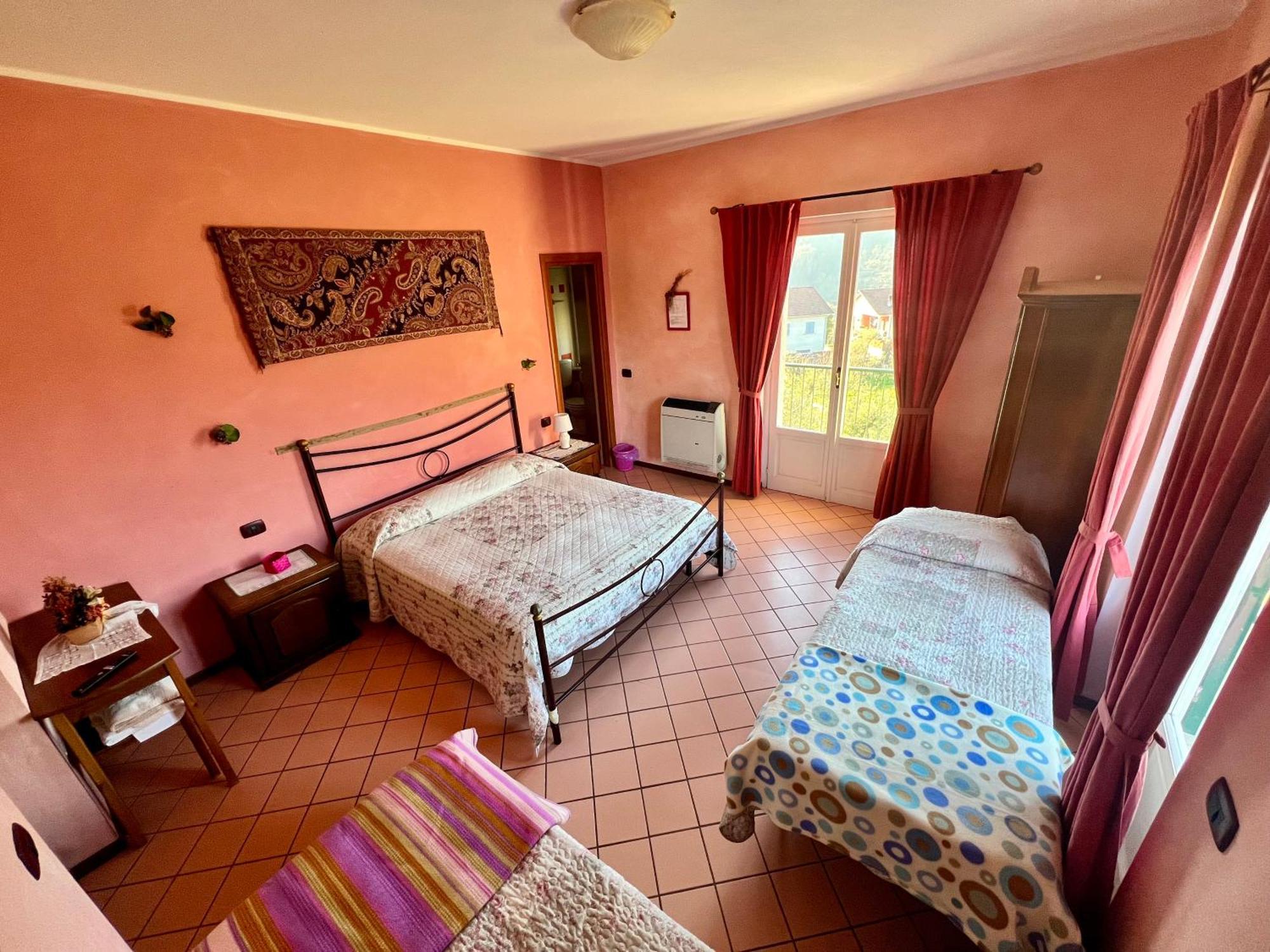 Hotel La Casa Rosa Borghetto di Vara Exterior foto