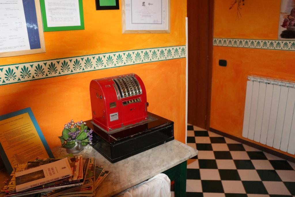 Hotel La Casa Rosa Borghetto di Vara Exterior foto